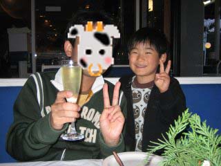 �g���[���[�R