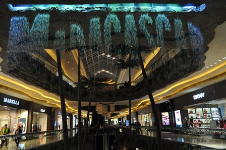 �}�J�I�U�V