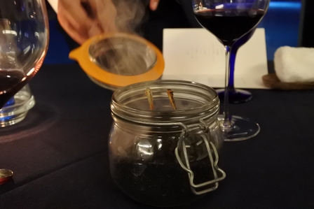 �{�Ó��U�S